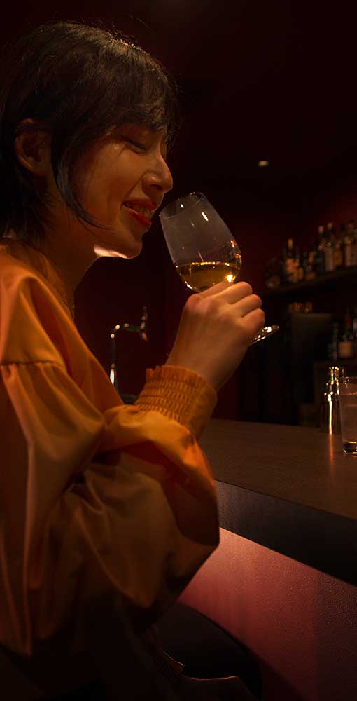 飲むシーン