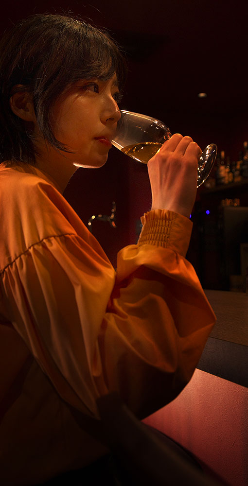 飲むシーン