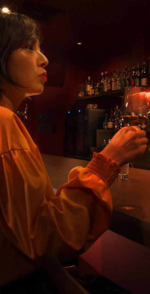 飲むシーン